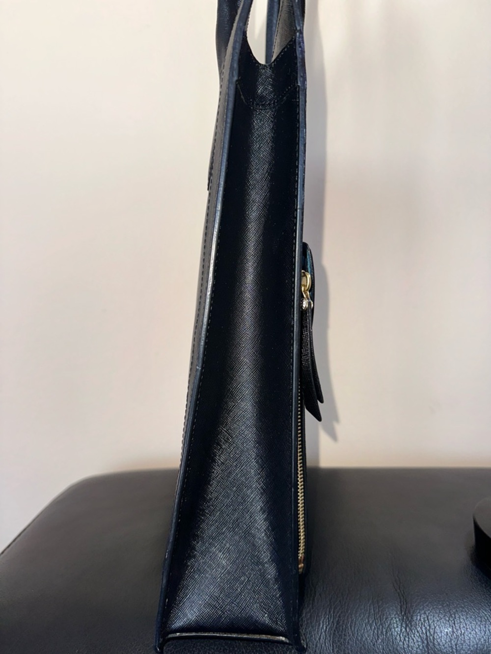 ✨ Henri Bendel Saffiano Black Leather • Zip off Tablet Case • Collector • Rare - Picture 11 of 16
